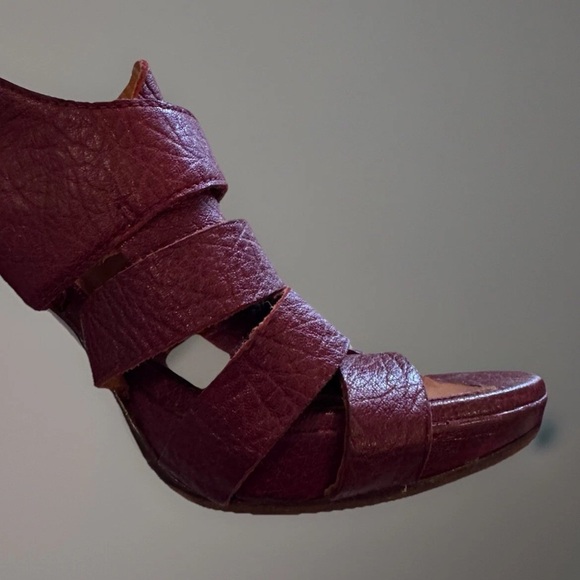 Chie Mihara Platform Sandals Heels Strappy Buckle Sz 8 EU 38 Red Leather Spain - Picture 5 of 10